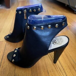 Vince Camuta Heeled toeless booties